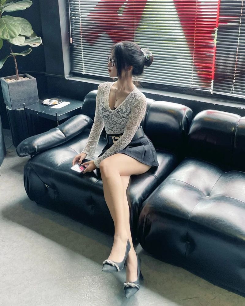 Hình gái xinh mặc váy ngắn nhảy cực lôi cuốn